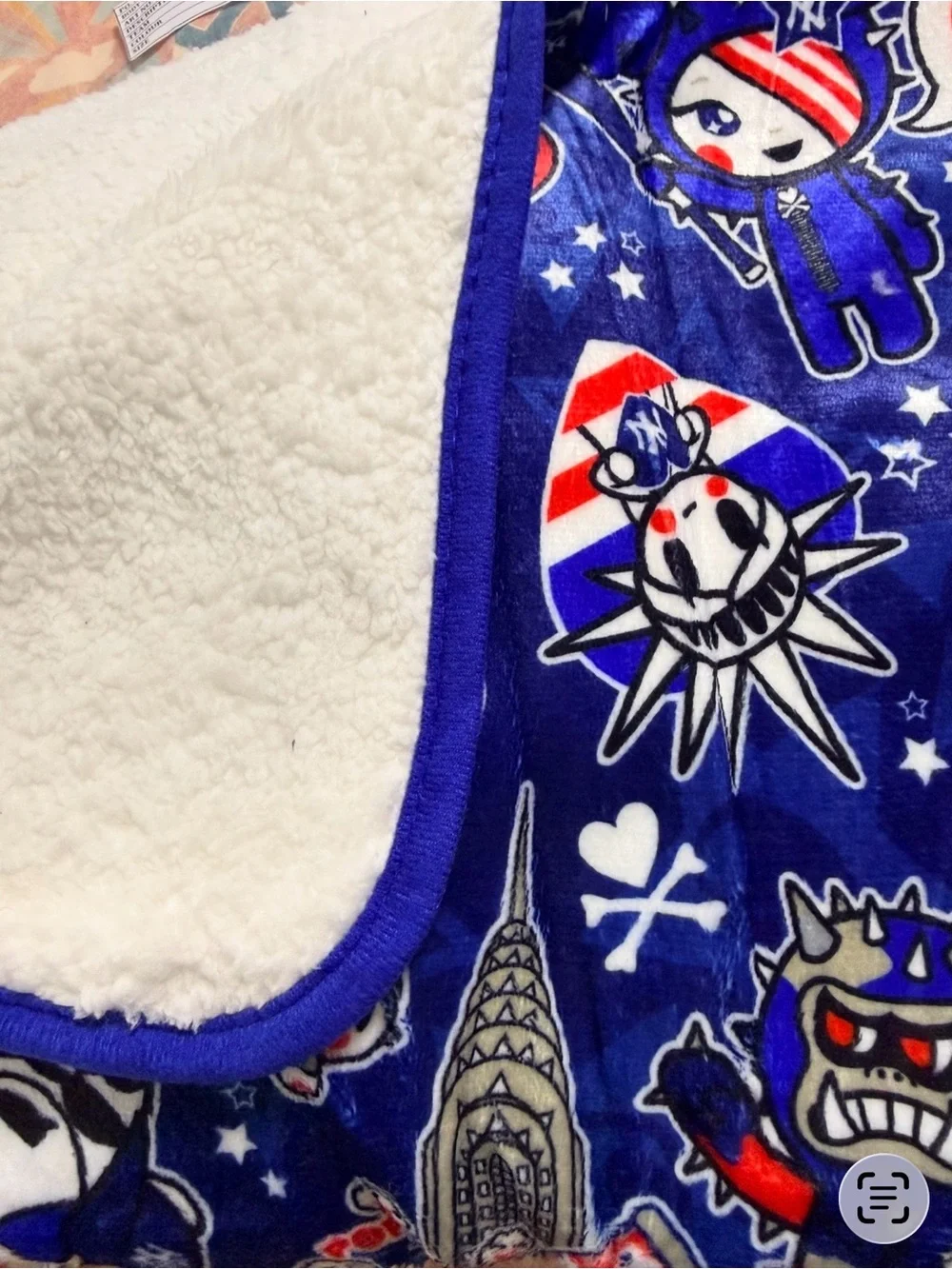 New tokidoki New York Yankees 50x60 Plush Throw Blanket